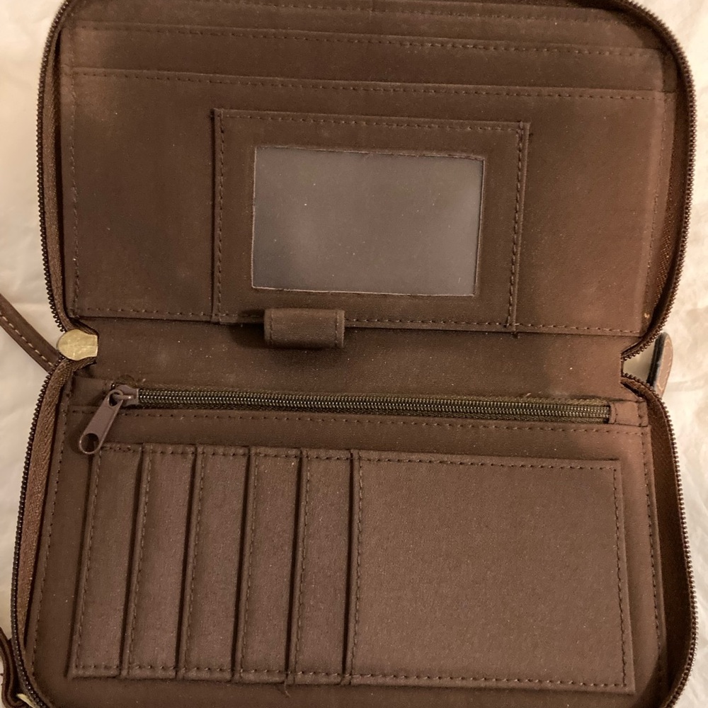 Elegant Brown Leather Crossbody Bag - Picture 7 of 10